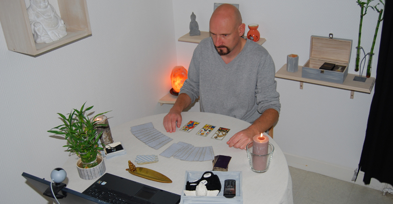 découvrez notre guide complet avant une consultation de voyance par webcam pour une expérience claire et efficace.