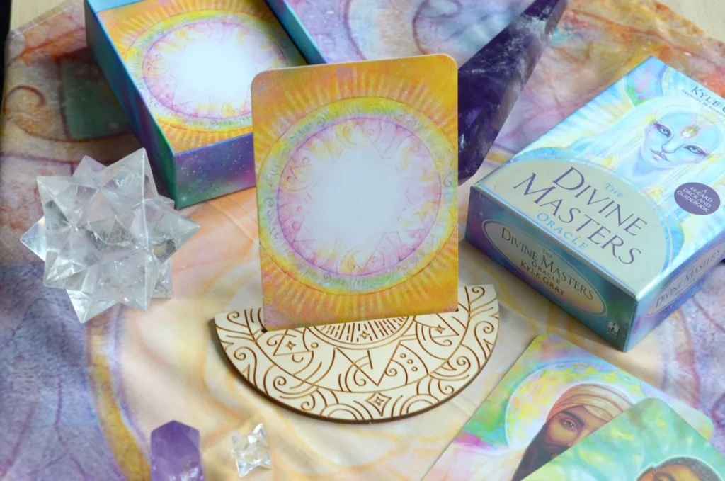 découvrez divine masters oracle, votre source de sagesse quotidienne pour guider votre chemin avec des conseils inspirants et des messages spirituels.