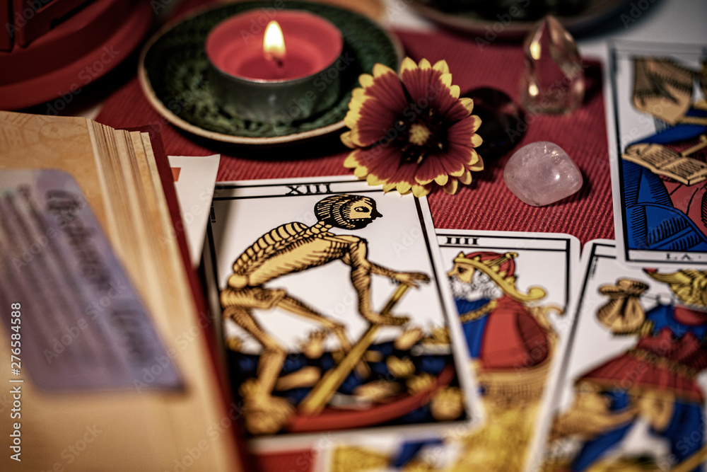 découvrez la signification de l'as de pique en tarot divinatoire et son impact sur vos tirages pour mieux interpréter vos messages.