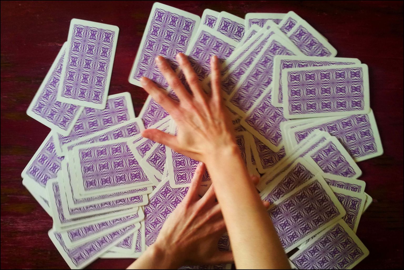 découvrez les différentes combinaisons de cartes au tarot pour améliorer vos lectures et interprétations. apprenez à maîtriser les associations clés et à révéler les messages cachés.