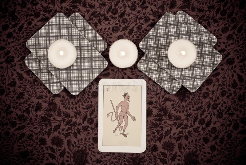 découvrez le rôle du diable et l'importance des combinaisons au tarot pour maîtriser vos parties et améliorer votre stratégie de jeu.